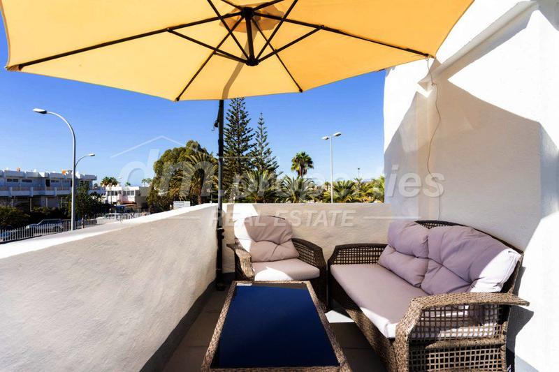 Foto 9d3f0a5d-dbef-43a8-a9f0-1d5f4969f101. Dúplex duplex en venta en Costa del Silencio, 4 dormitorios. en Arona