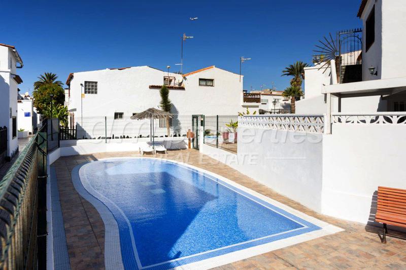 Foto af2a65c0-174e-4b22-b074-72f7dc9d112a. Dúplex duplex en venta en Costa del Silencio, 4 dormitorios. en Arona