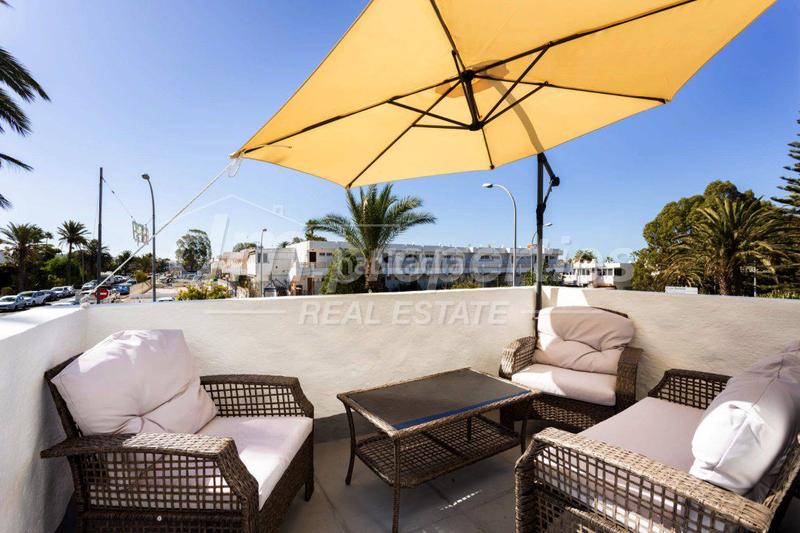 Foto b9560a06-ee5d-48ba-bbc2-75999b2b1e24. Dúplex duplex en venta en Costa del Silencio, 4 dormitorios. en Arona