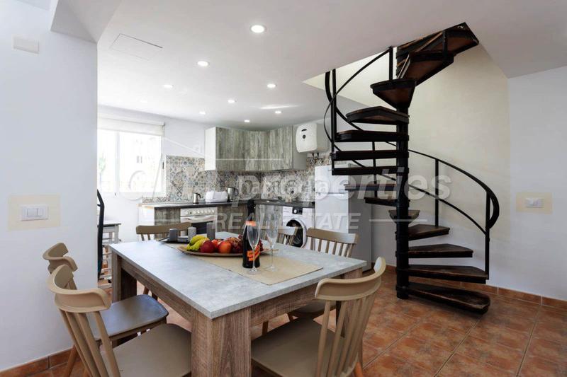 Foto fcb21481-2b9e-422a-8f7e-26263b97866a. Dúplex duplex en venta en Costa del Silencio, 4 dormitorios. en Arona