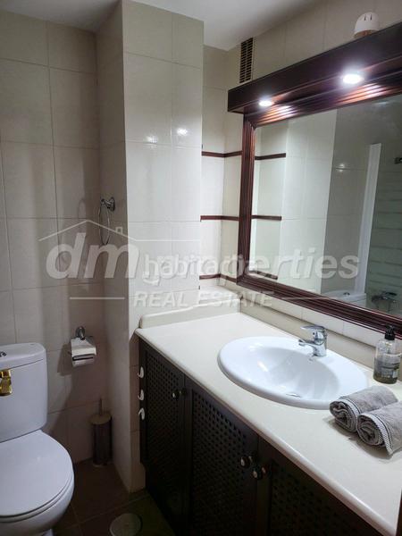 Foto 93fc757b-8eb3-4efe-b737-3481ff3cb4ff. Apartament amb aparcament piscina a Los Cristianos Arona