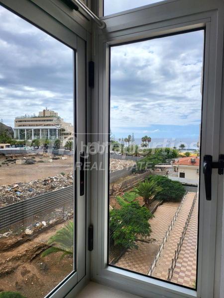 Foto b92f2564-d498-4c9e-99e9-032240005ddc. Apartament amb aparcament piscina a Los Cristianos Arona