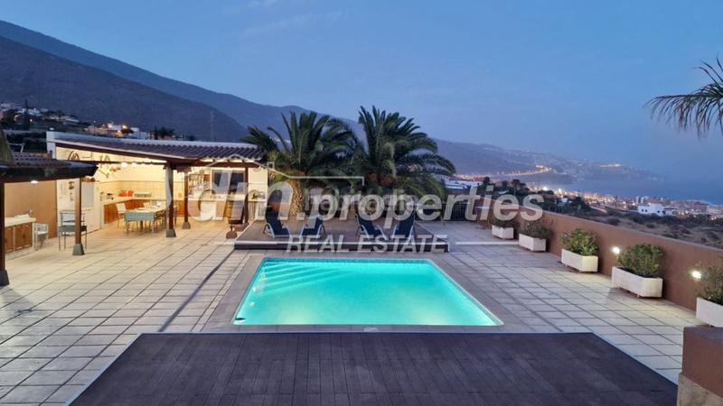 Foto 38327895-b822-437f-9461-67602411087c. Chalet villa en venta , 4 dormitorios. en Cuevecitas - Malpaís Candelaria