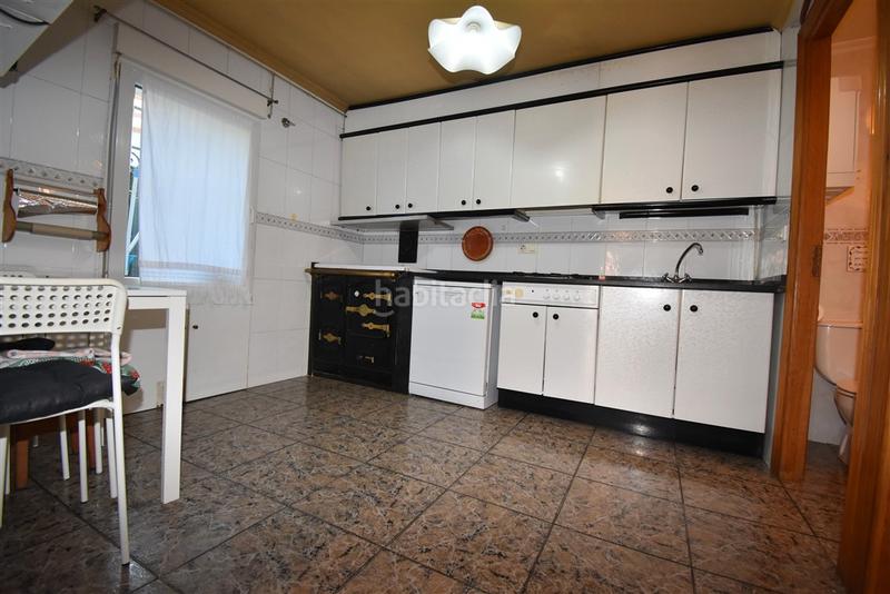 Foto 4542604d-2276-4a1d-b077-87c231f1cf43. Casa adosada casa en el centro en Tregadín Noja