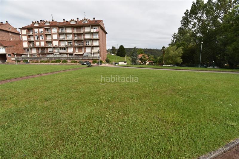 Foto 1c38e8c9-d008-4196-ac21-3171e24ec9e0. Planta baja bajo con terraza en urbanizacion privada con piscinas en Hazas de Cesto