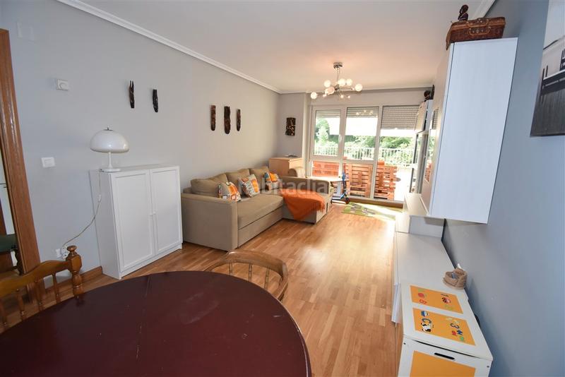 Foto 4459ed75-5a8b-407d-a52f-6739e717665d. Planta baja bajo con terraza en urbanizacion privada con piscinas en Hazas de Cesto