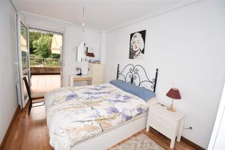 Rez-de-chaussée  Barrio la carrera. Bajo con terraza en urbanizacion privada con piscinas