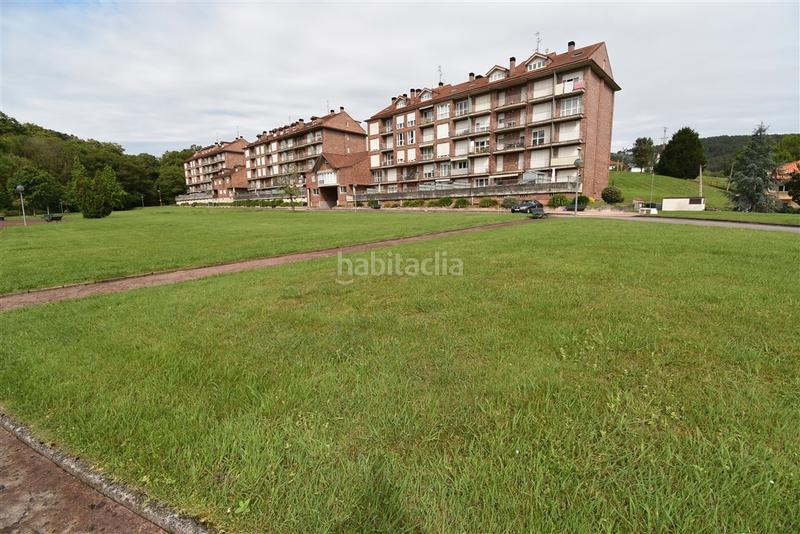 Foto 789e17f1-b604-444f-a213-b58108f76fbd. Planta baja bajo con terraza en urbanizacion privada con piscinas en Hazas de Cesto