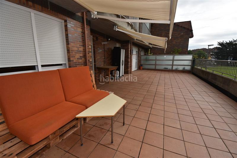 Foto 7f9d1006-c604-41bf-87cc-a326072bb928. Planta baja bajo con terraza en urbanizacion privada con piscinas en Hazas de Cesto