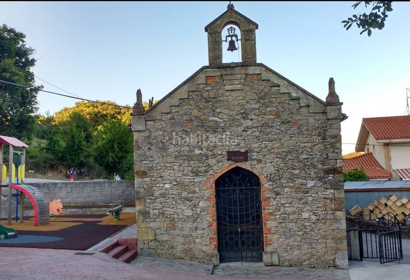 Foto a0a6f530-d4b2-4219-b48c-983649a0ea35. Casa aparellada a Bárcena de Cicero