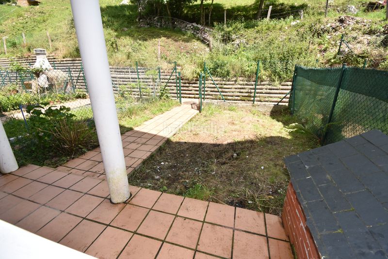 Foto b7852069-d72c-4f23-931c-cccb8c2d2e27. Casa adossada amb aparcament a Arredondo