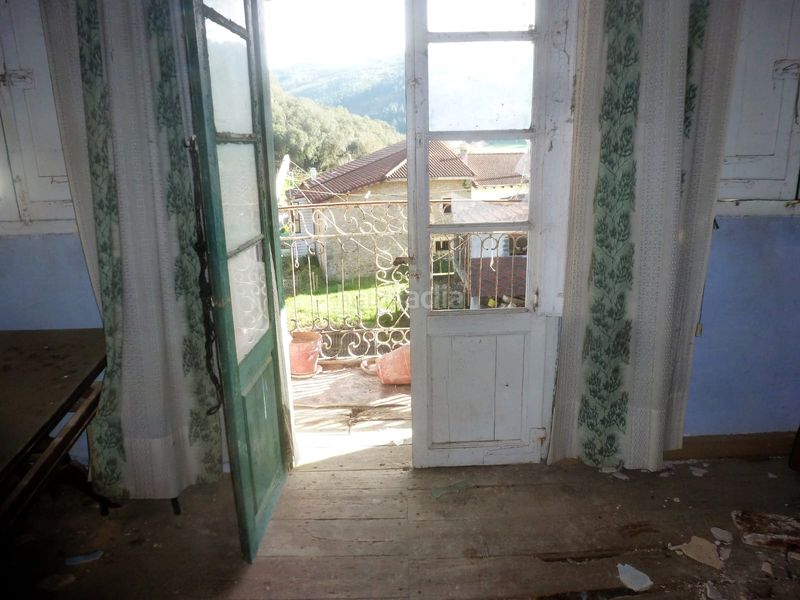 Foto fda69d00-cfea-4159-bd2e-59cda66e7d18. Maison jumelée dans Voto