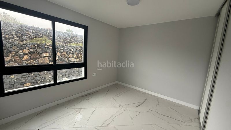 Foto 676ffb23-18cf-4649-9aa2-65fccea20c79. Casa aparellada amb aparcament a Vilaflor