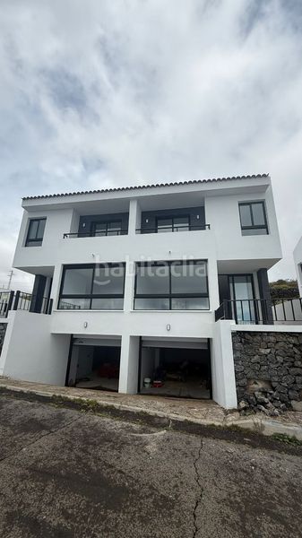 Foto 80d005ed-e7af-46da-969b-c35a0b3388d5. Casa aparellada amb aparcament a Vilaflor