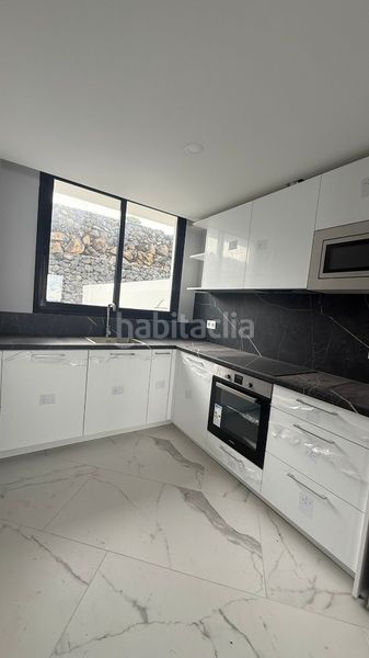 Foto f320b4a0-036c-4c2d-9484-fb37d6a20a24. Casa aparellada amb aparcament a Vilaflor