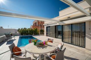 Maison à Polop. Moderna casa de 5 dormitorios con impresionantes vistas al mar e