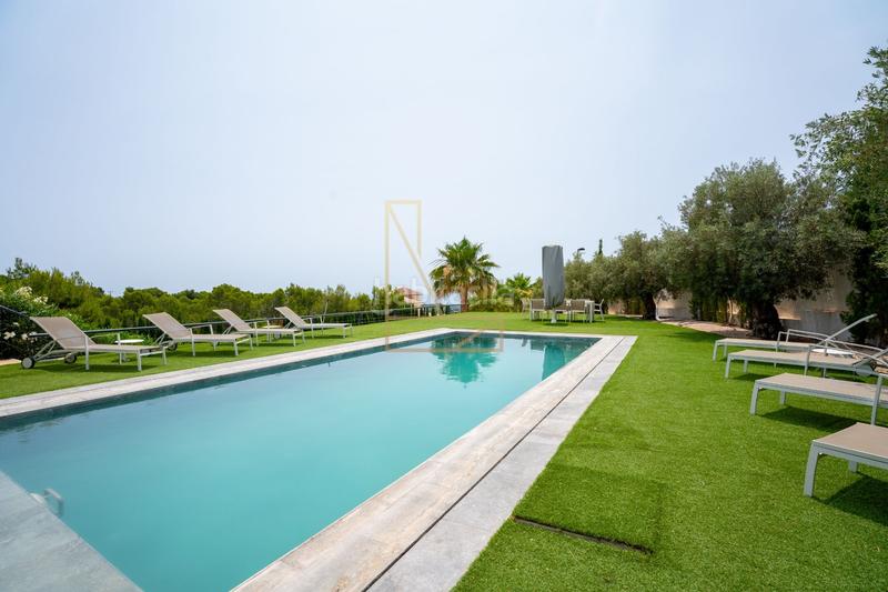Foto c9fa36eb-cd5b-4b1e-beff-32c7060fe006. Chalet moderno chalet la vella con impresionantes vistas en Altea