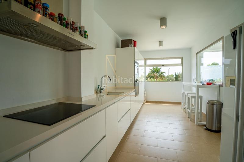 Foto cea9ff39-6831-4df1-ba31-0545e3a1d5b5. Chalet moderno chalet la vella con impresionantes vistas en Altea