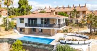 Casa  Carrascar de parcent. Villa totalmente renovada con vistas al mar, piscina y garaje en