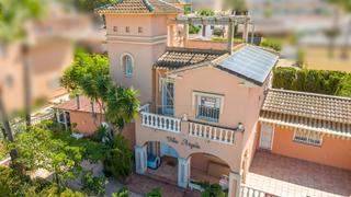 Haus in L´Albir. Encantadora villa con piscina y vistas a la montaña en albir