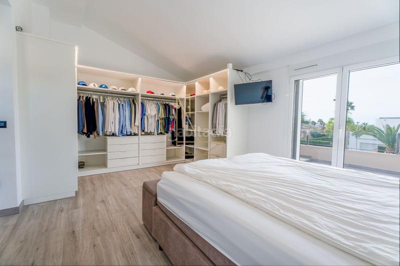 Foto da732246-ba27-4a2a-8d01-537a409e6f9d. Chalet luminosa villa moderna con vistas impresionantes en Alfàs del Pi (l´)