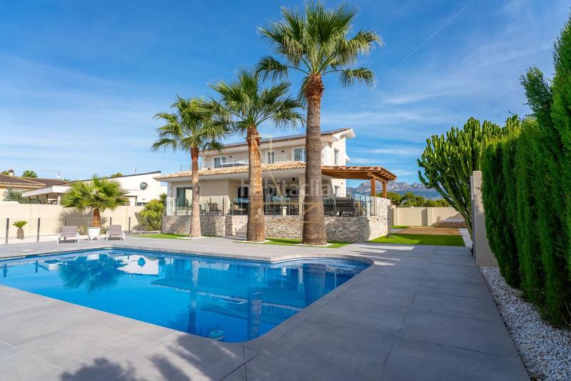 Foto ecab8429-24c0-435f-8359-ea2f40587fc1. Chalet luminosa villa moderna con vistas impresionantes en Alfàs del Pi (l´)