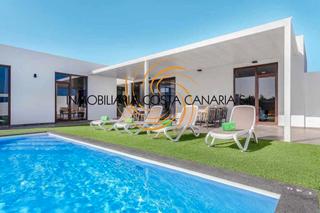 Chalet in Calle Luis de San Pío Herrera