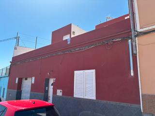Casa  Calle san marcos. Casa terrera de dos plantas con parte independiente