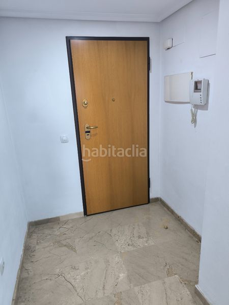 Foto eb9c8b97-8386-4d27-ba89-ae09ad6bba15. Pis amb calefacció aparcament piscina a Bellavista Sevilla