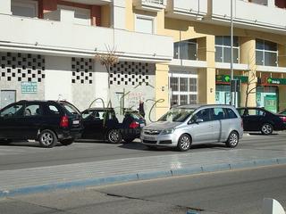 Local commercial à Paseo Marítimo de Levante. Magnífico local en la mejor zona de torre del mar.