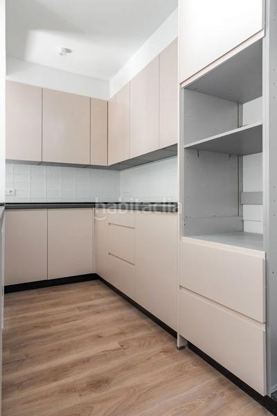 Foto 660f7496-ceb0-4a07-bd76-3cbe34b0b2fa. Pis amb calefacció a Adelfas Madrid