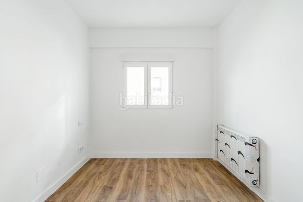 Foto ab9463f6-9538-4f28-a6e0-f38561dc358a. Flat with heating in Valdezarza Madrid