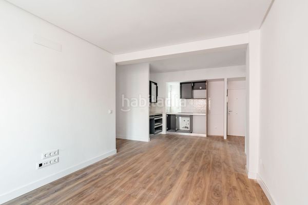 Foto c0b26e9b-9041-4425-9c41-e88776a19c97. Flat with heating in Valdezarza Madrid