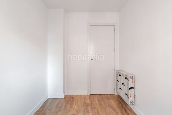 Foto eaa0790b-b430-42b5-b9cd-546a3c515e46. Flat with heating in Valdezarza Madrid