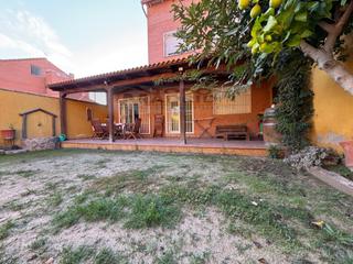 Chalet  N/a. Todomadridfm vende chalet unifamiliar en chozas de canales