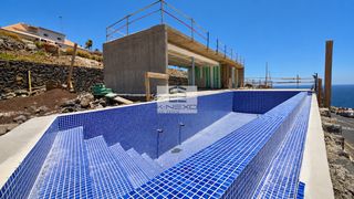 Haus  Calle juan sebastian el cano. Ubicada en la exclusiva zona de radazul bajo en tenerife, esta v