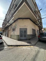 Local Comercial a 16 c. isaac albéniz. Bajo comercial en esquina en venta  60 m