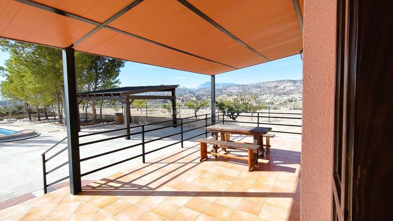 Foto df2d3c26-e78e-4da4-a7fa-f2de363c8501. Casa amb piscina a Abanilla