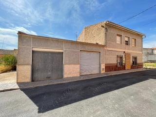 Maison à Jumilla. Casa con espacios amplios y encanto tradicional en cañada del tr