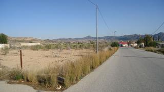 Finca rústica a Abanilla. Parcela urbanizable de 2.000 m con olivos y buen acceso en abani