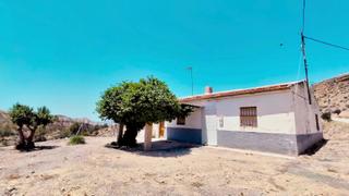 Maison à Abanilla. Casa con terreno en paraje natural junto al río chicamo, abanill