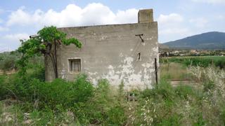Rural plot in Hondón de las Nieves. Terreno de 7.217 m con albergue y servicios en hondón de las nie