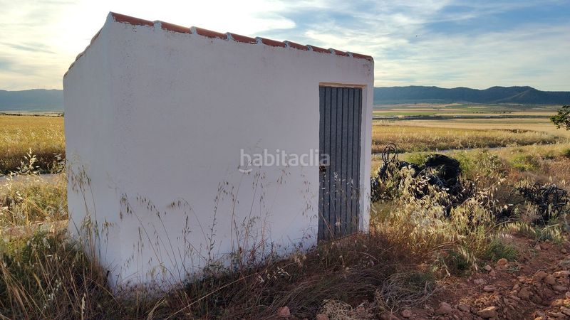 Foto 398f9b3d-eabf-411b-836a-314d57c59574. Finca rústica a Yecla
