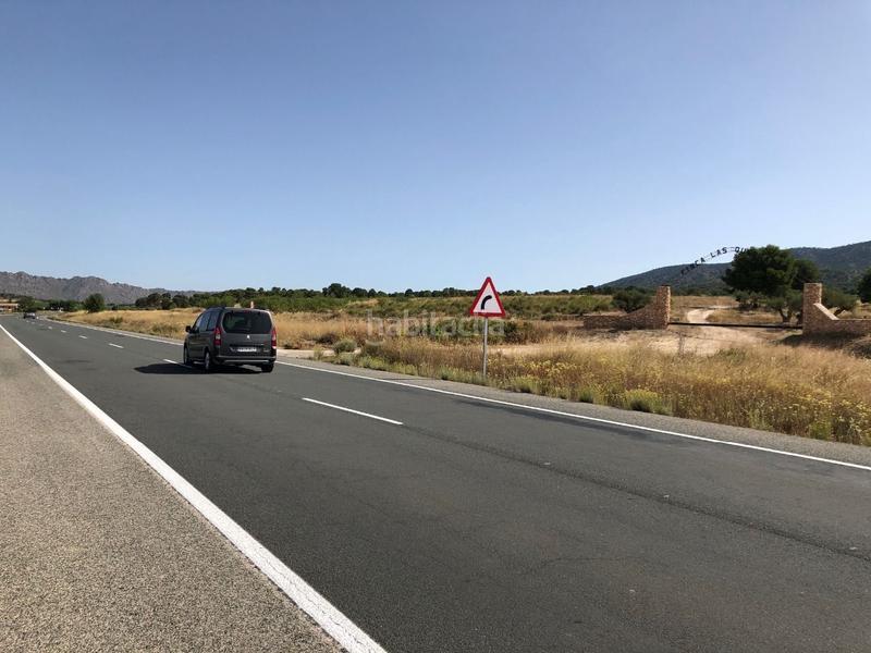 Foto d3398b5d-3d53-44f3-8faf-2e852bc05c97. Finca rústica a Yecla