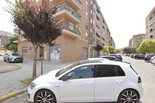 Aparcament cotxe  Valencia - calle cora raga. Estas buscando una plaza de garaje y buscas en la zona de la ciu