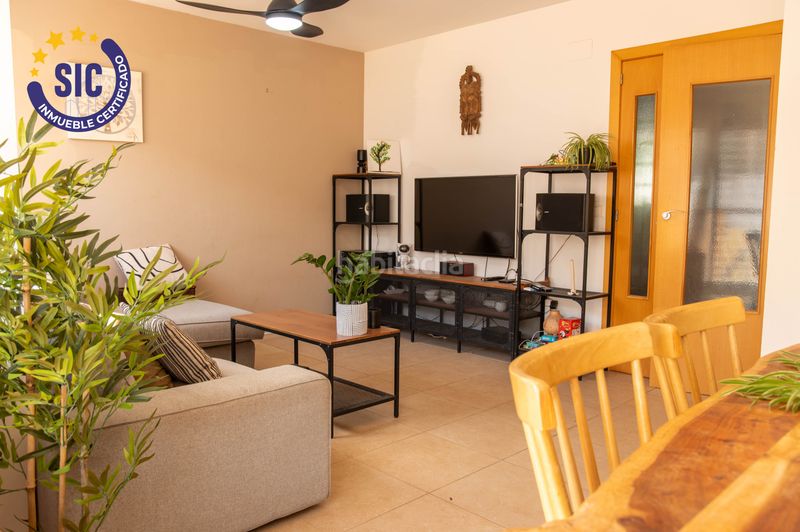 Foto 16db615e-6898-43c9-84cf-192297890cfe. Casa adosada espacio, luz y tranquilidad en Massamagrell