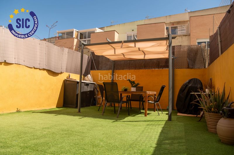 Foto b413da39-44ce-49e5-b09f-3c5f88d8d715. Casa adosada espacio, luz y tranquilidad en Massamagrell