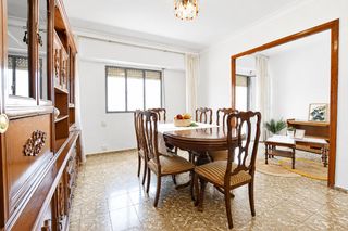 Flat  Rafelbuñol-rafelbunyol - cl reial sequia de montcada. A 1 minuto del metro  piso de 3 habitaciones y doble orientación