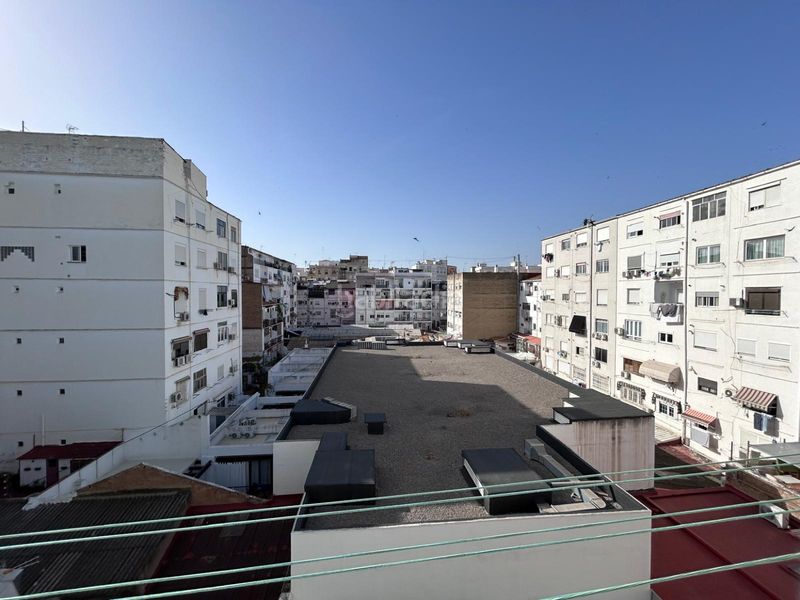 Foto e6597938-4320-4fe3-a92f-9e0b3615e380. Lloguer pis a Russafa Valencia