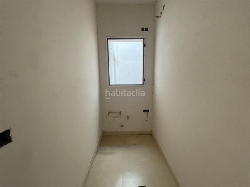 Foto d5711b39-0e7b-4bd2-91f2-59baec7584fc. Edifici a picassent 7 a Benifaió